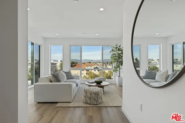 $2,750 | 10918 Camarillo Street, Unit 301, North Hollywood, CA 91602