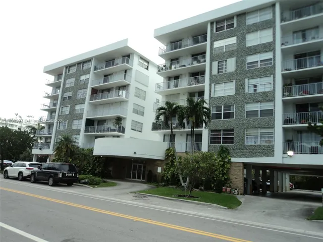 $440,000 | 1050 93rd Street, Unit 6F, Bay Harbor Islands, FL 33154