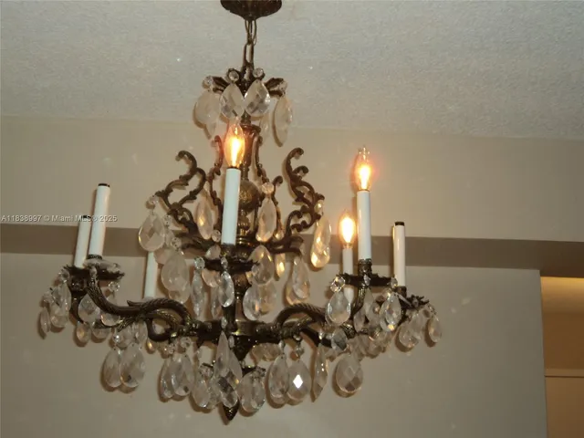 $440,000 | 1050 93rd Street, Unit 6F, Bay Harbor Islands, FL 33154