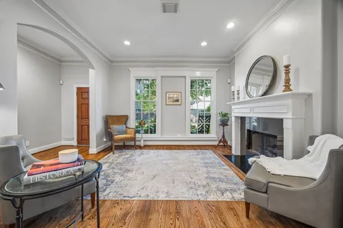 $709,999 | 1022 East 27th Street, Houston, TX 77009