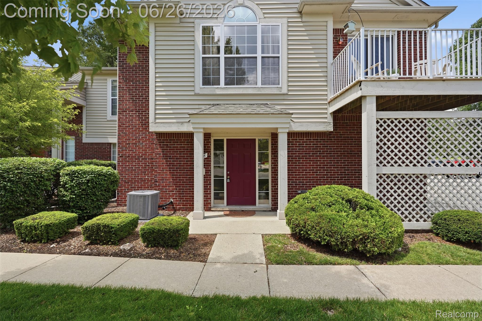 1668 Deepwood Circle Rochester, MI 48307 - Photo 4 of 27 1668 deepwood cir-5.jpg
