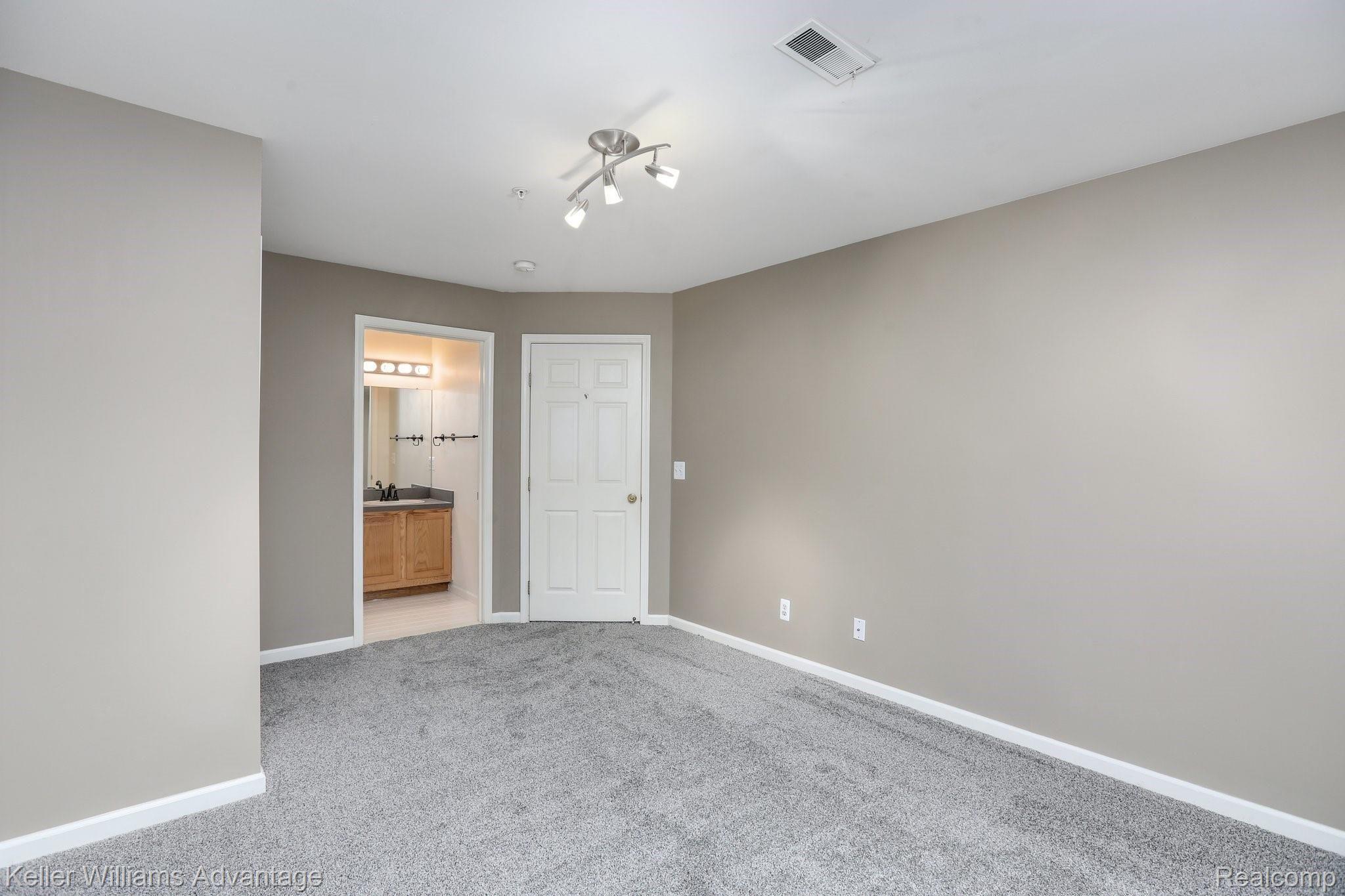 17030 Farmington Road, Unit 106 Livonia, MI 48154 - Photo 12 of 21 14-web-or-mls-17030 Farmington Rd0013.jpg