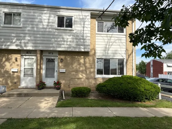 $2,200 | 975 North York Street, Elmhurst, IL 60126