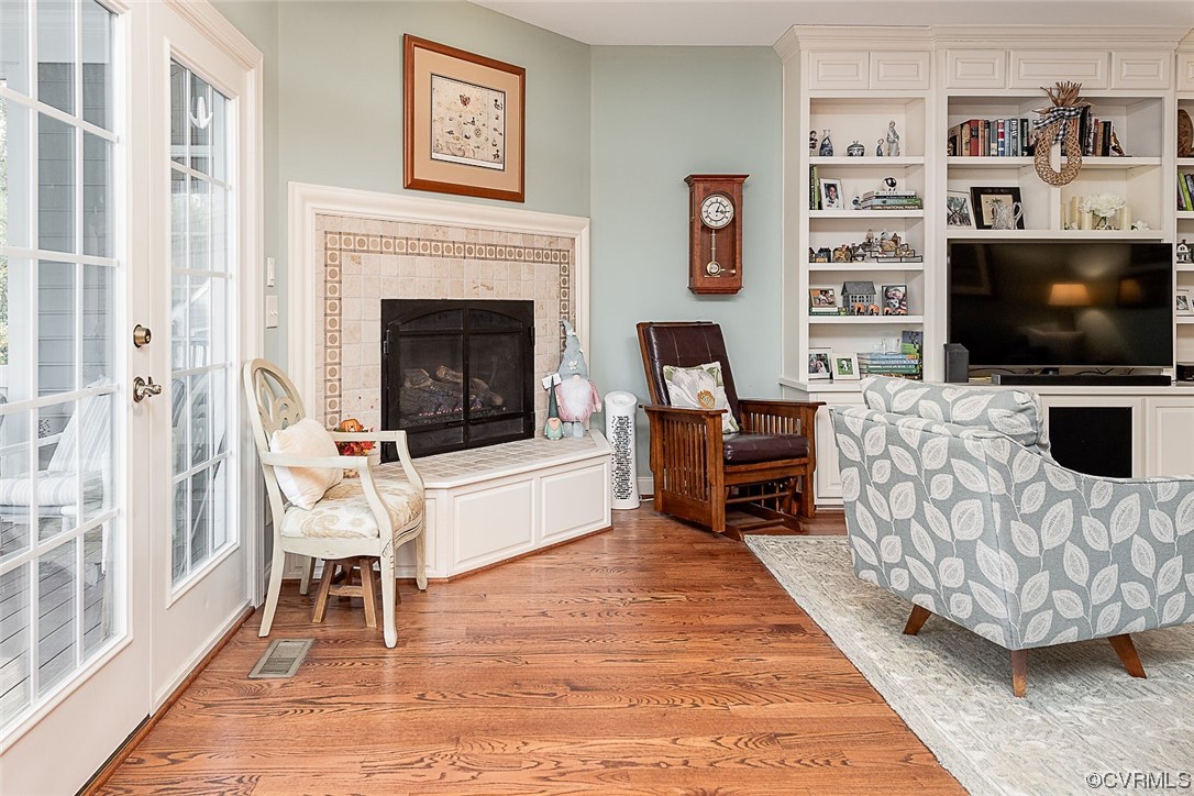 113 Grenelefe Williamsburg, VA 23188 - Photo 12 of 44 a living room with furniture and a flat screen tv