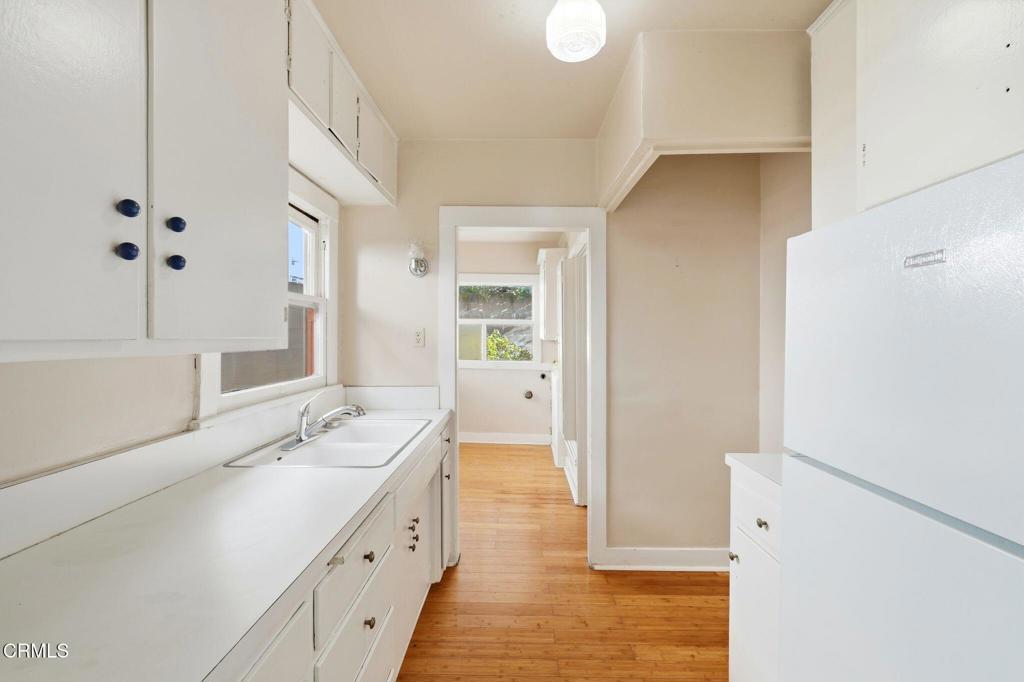 233 Ohio Street Pasadena, CA 91106 - Photo 13 of 22 a bathroom with a tub sink and mirror