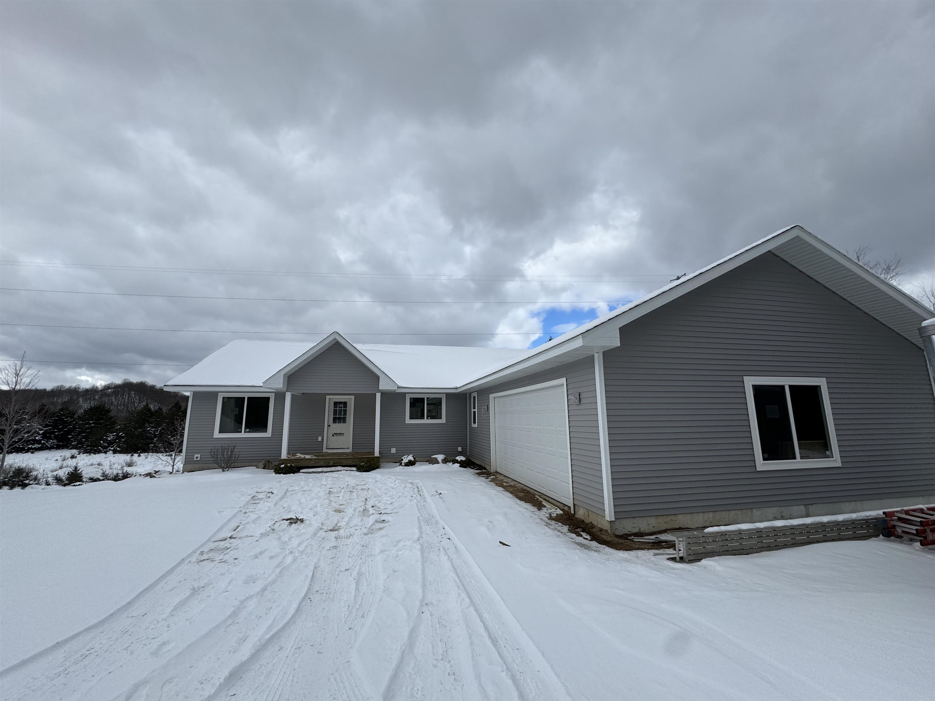 413 North Keystone Road Traverse City, MI 49696 - Photo 2 of 32