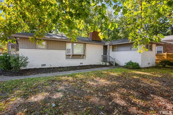 a house view with a outdoor space