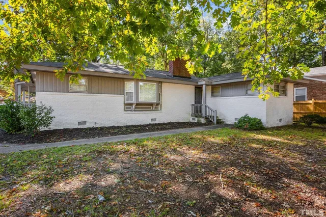 a house view with a outdoor space