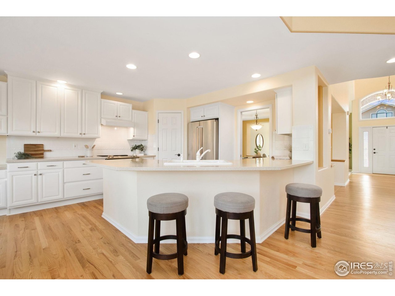 2758 Silver Fox Road Fort Collins, CO 80526 - Photo 12 of 39 Clean and spacious kitchen