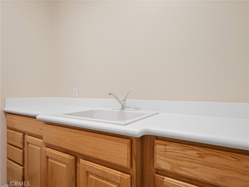10588 Archerwill Road Apple Valley, CA 92308 - Photo 20 of 35 a close up of a bathtub