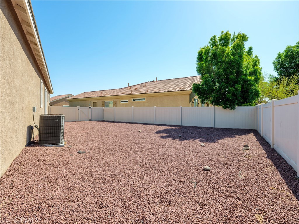 10588 Archerwill Road Apple Valley, CA 92308 - Photo 33 of 35 a view of a backyard of the house