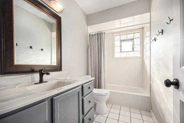 $499,999 | 4609 Valerie Drive, Crystal Lake, IL 60014