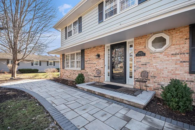 $499,999 | 4609 Valerie Drive, Crystal Lake, IL 60014