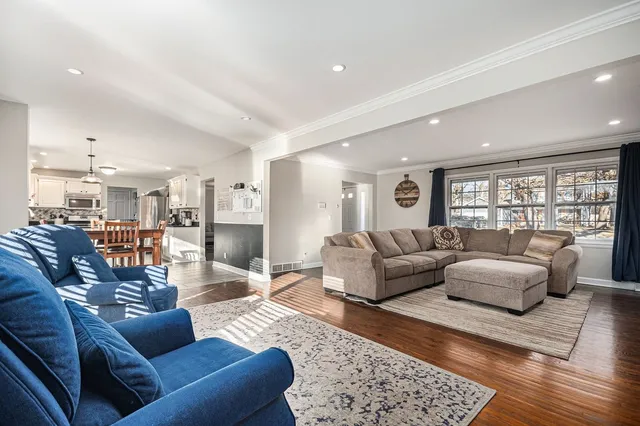 $499,999 | 4609 Valerie Drive, Crystal Lake, IL 60014