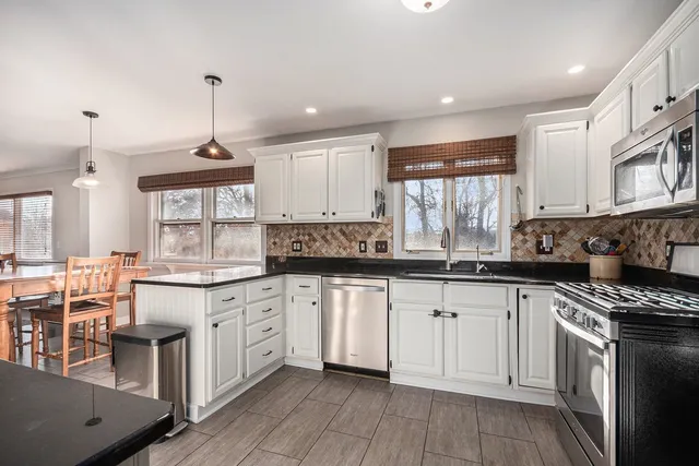 $499,999 | 4609 Valerie Drive, Crystal Lake, IL 60014