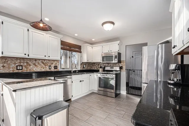 $499,999 | 4609 Valerie Drive, Crystal Lake, IL 60014