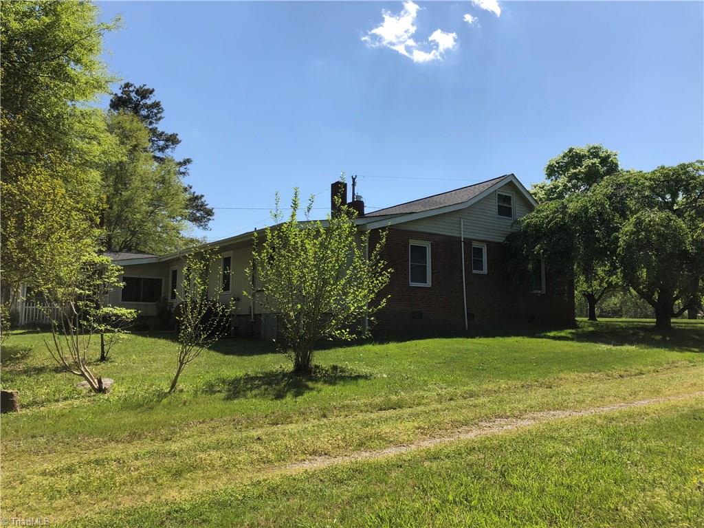 118 Hiatt Road Thomasville, NC 27360 - Photo 14 of 17 Back view of the home