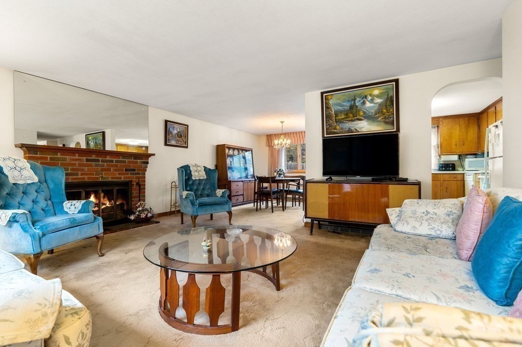 12 Spring Pond Road Peabody, MA 01960 - Photo 3 of 27 Gallery Image 3