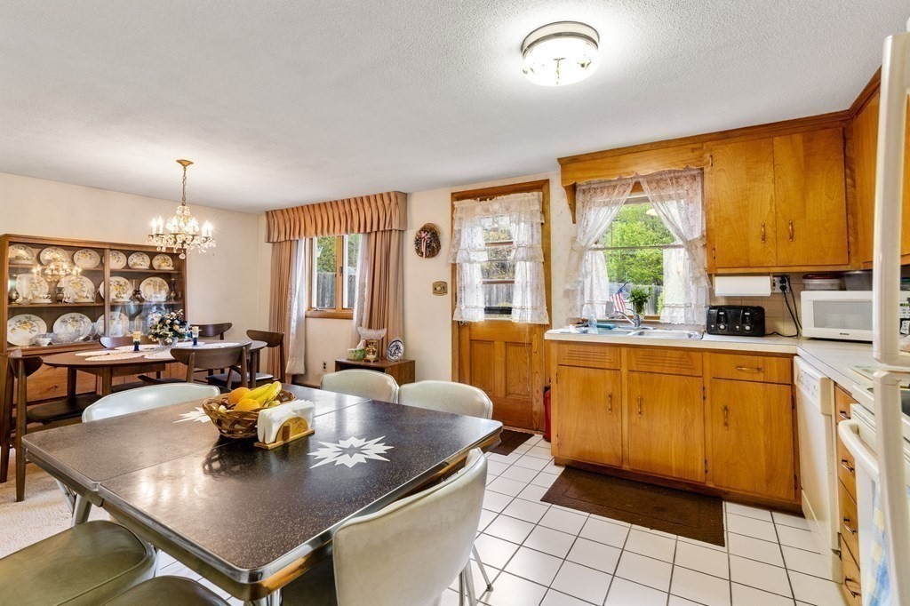 12 Spring Pond Road Peabody, MA 01960 - Photo 5 of 27 Gallery Image 5