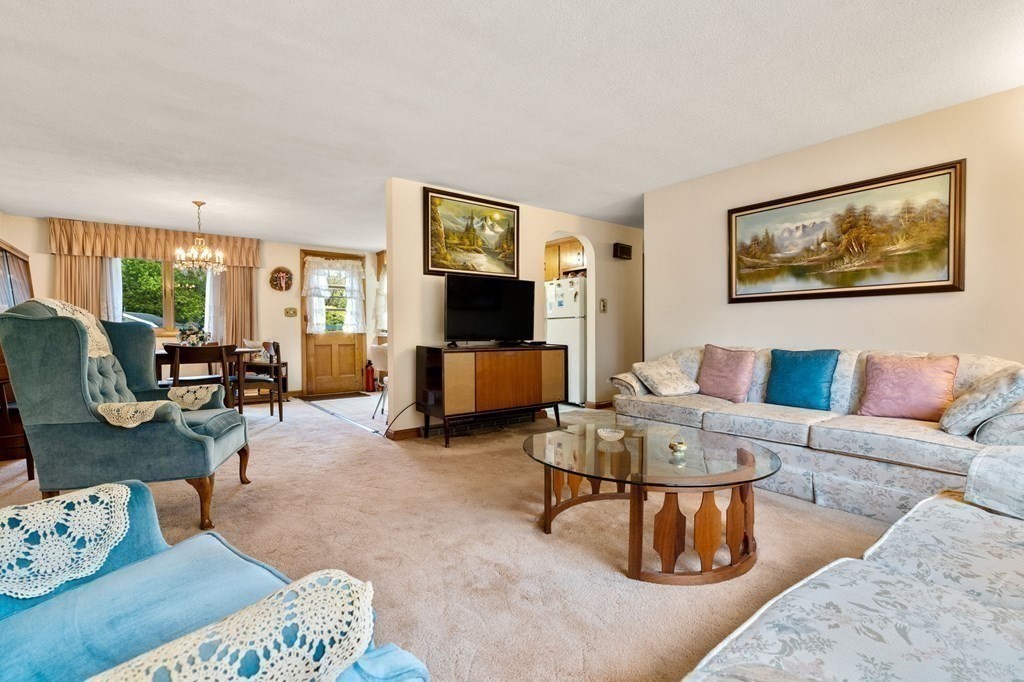 12 Spring Pond Road Peabody, MA 01960 - Photo 6 of 27 Gallery Image 6