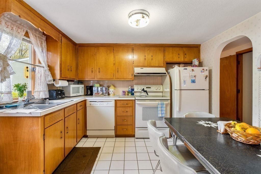 12 Spring Pond Road Peabody, MA 01960 - Photo 7 of 27 Gallery Image 7