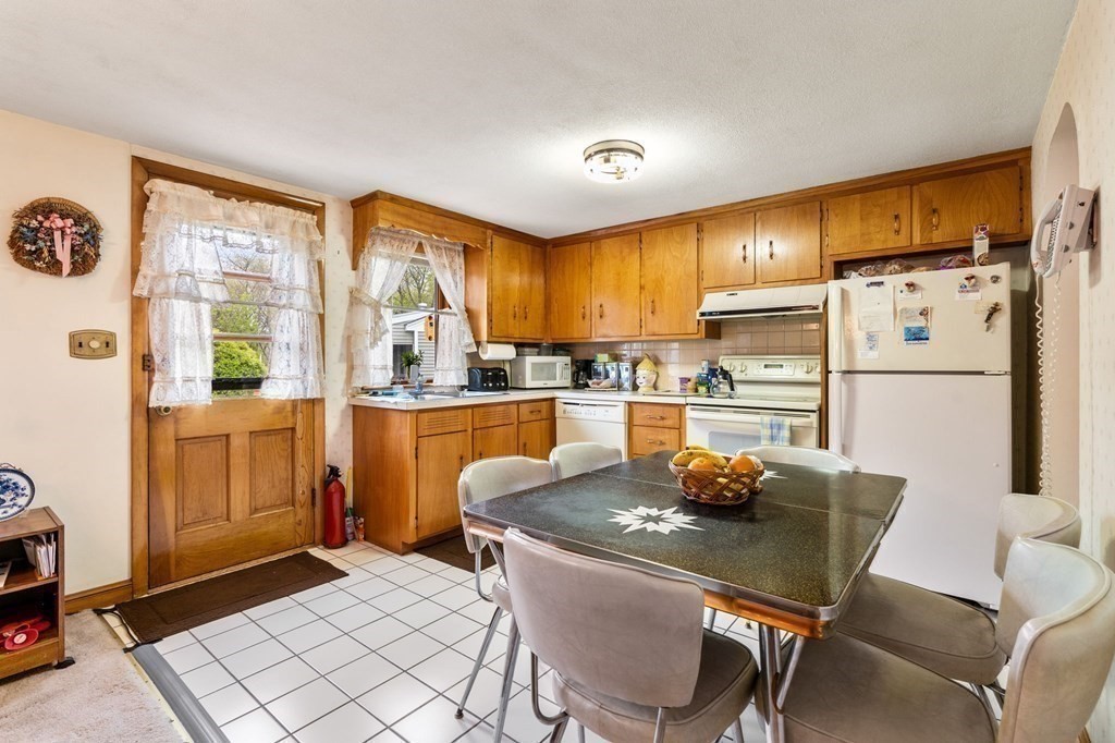 12 Spring Pond Road Peabody, MA 01960 - Photo 8 of 27 Gallery Image 8