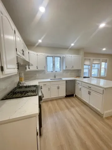 $2,750 | 324 Savin Hill Avenue, Unit 2, Boston, MA 02125