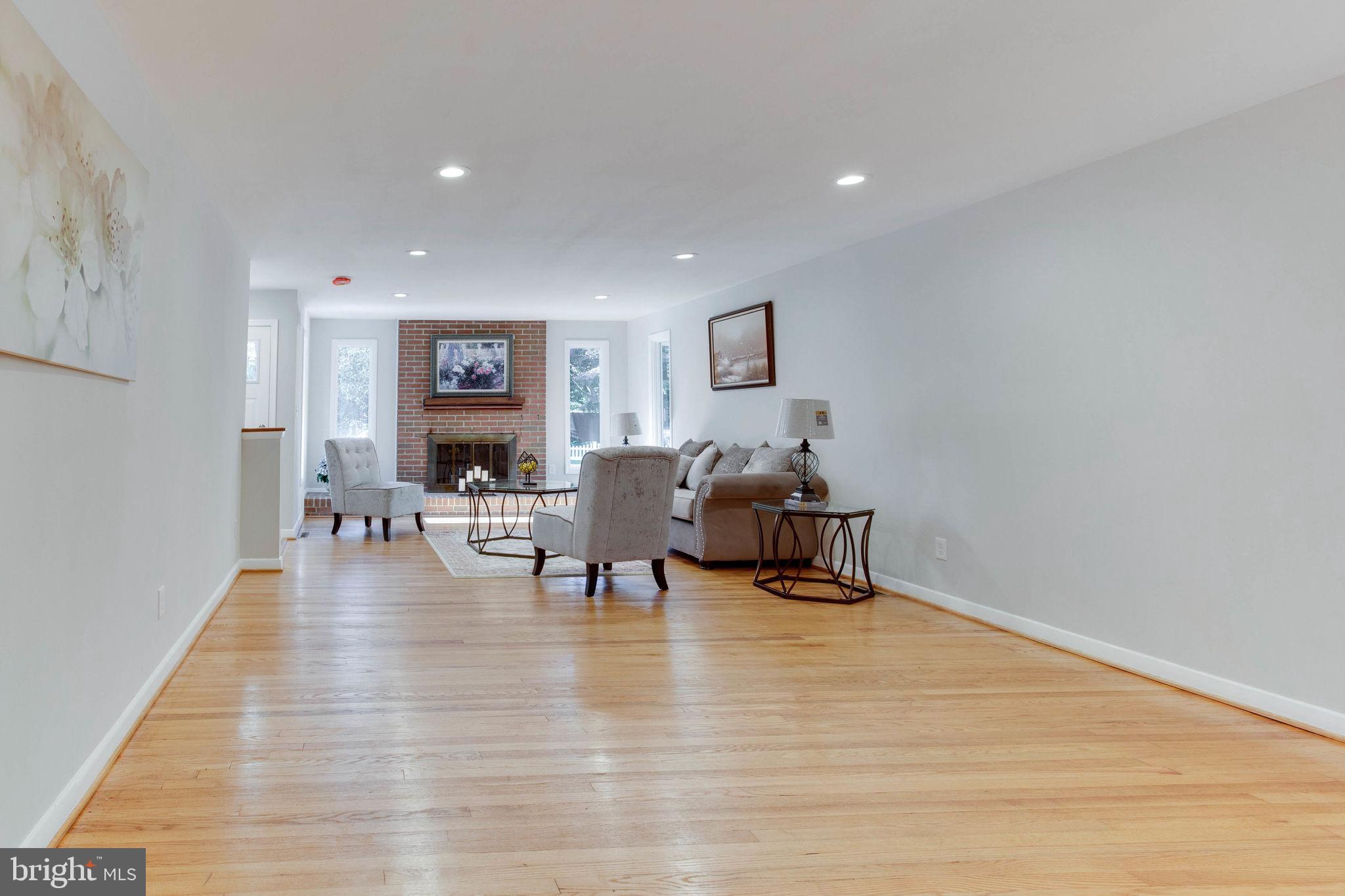 158 Calhoun Street Edgewater, MD 21037 - Photo 8 of 43 Living room with hardwood floor