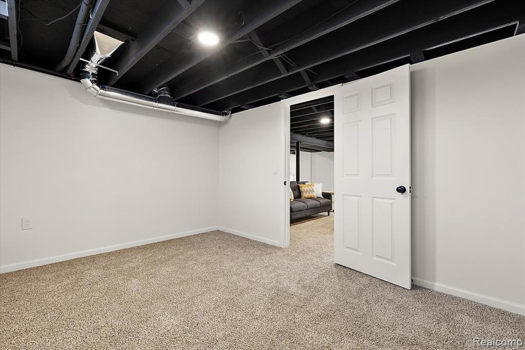 31060 East Rutland Street Beverly Hills, MI 48025 - Photo 26 of 37