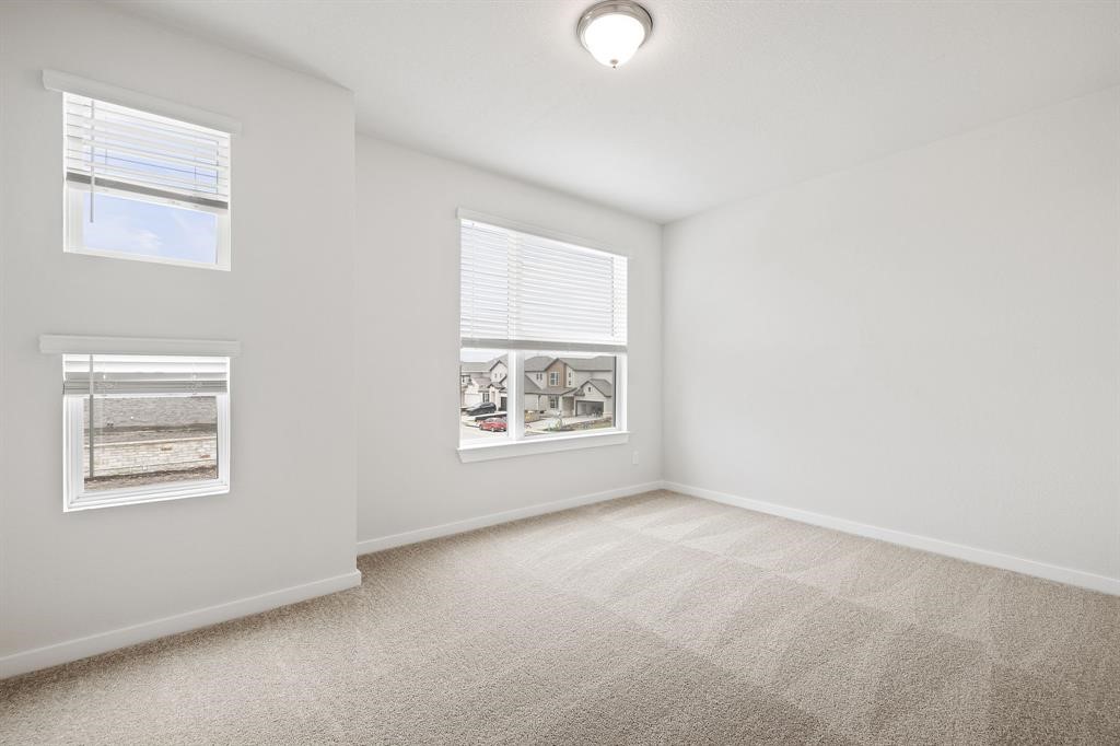 112 Alicante Lane Georgetown, TX 78628 - Photo 20 of 36 an empty room with a window