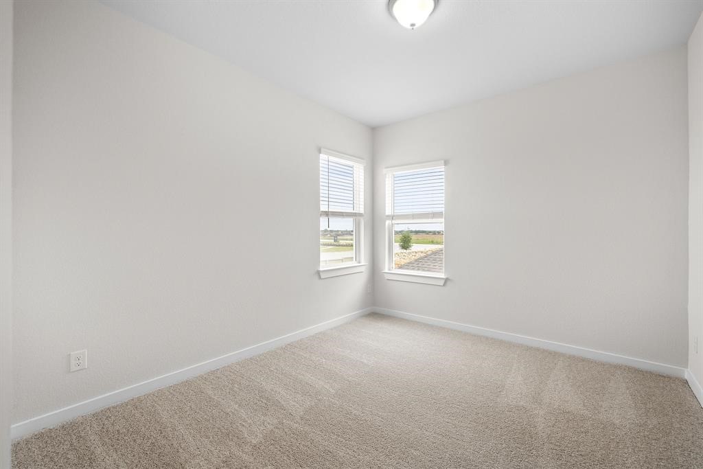 112 Alicante Lane Georgetown, TX 78628 - Photo 24 of 36 an empty room with windows