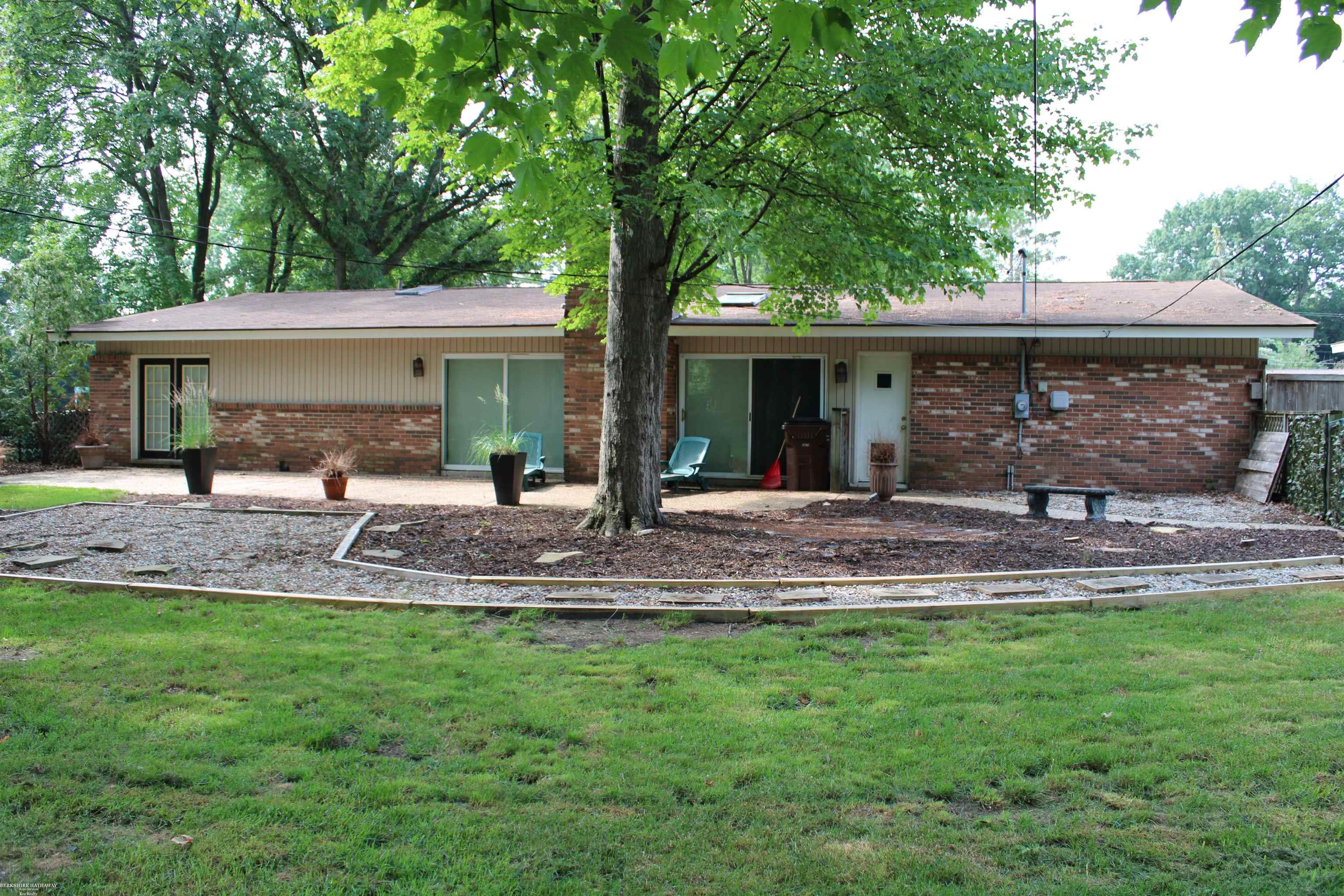8981 Devon Drive Utica, MI 48317 - Photo 3 of 31 50114324-2.JPG