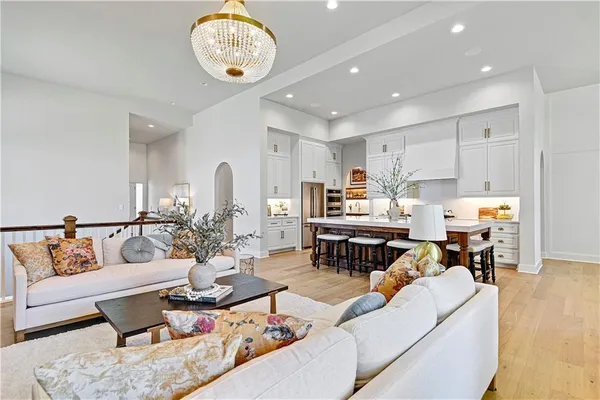 $898,515 | 24916 West 98th Place, Lenexa, KS 66227