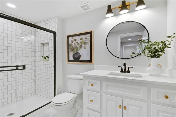 $898,515 | 24916 West 98th Place, Lenexa, KS 66227