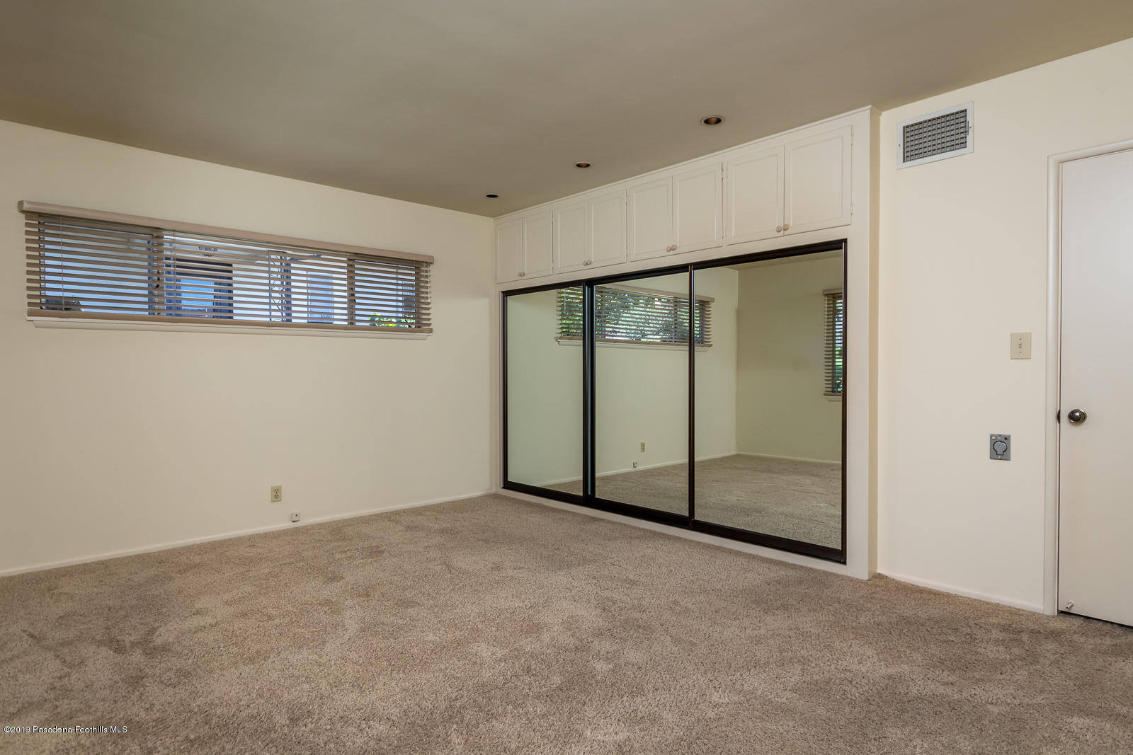 3810 Greenhill Road Pasadena, CA 91107 - Photo 18 of 29 a view of an empty room