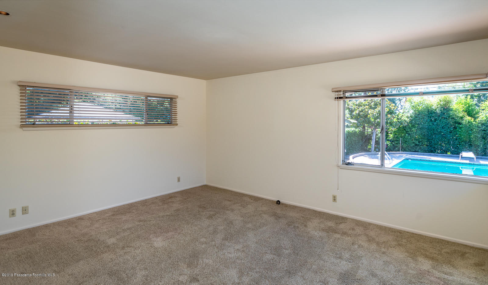 3810 Greenhill Road Pasadena, CA 91107 - Photo 21 of 29 an empty room with a window