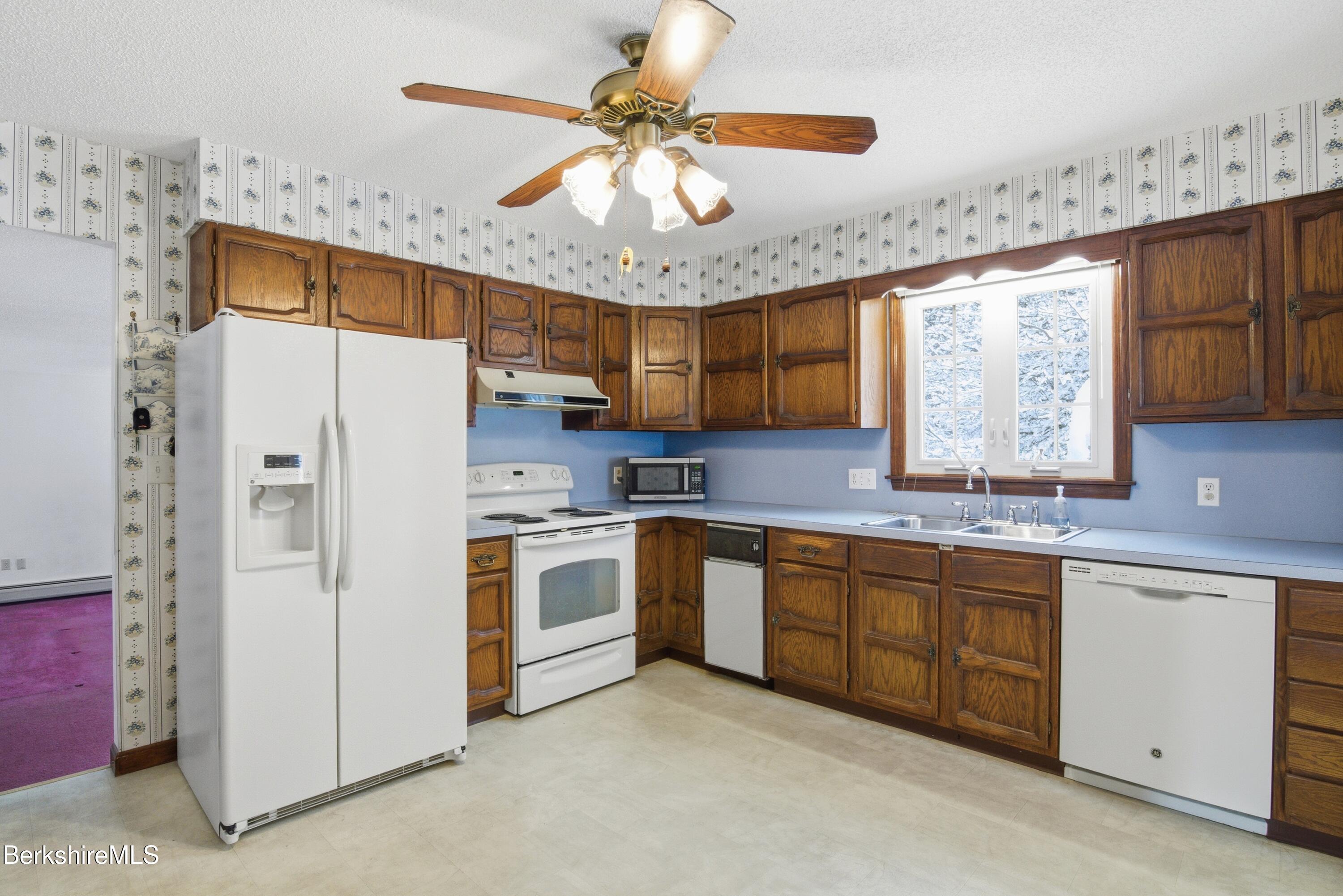 121 Kittredge Road Pittsfield, MA 01201 - Photo 17 of 48 JAN03815