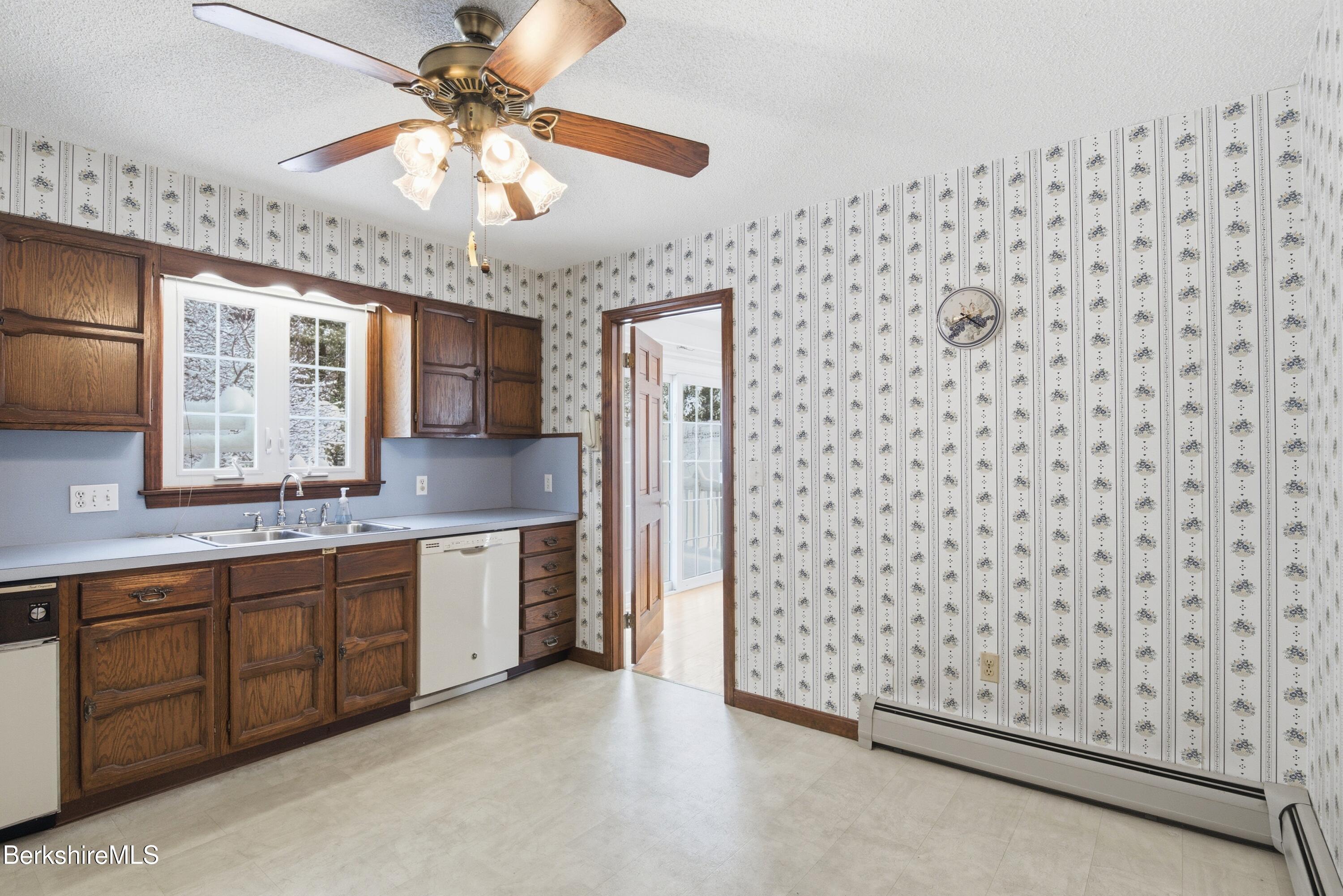 121 Kittredge Road Pittsfield, MA 01201 - Photo 18 of 48 JAN03821