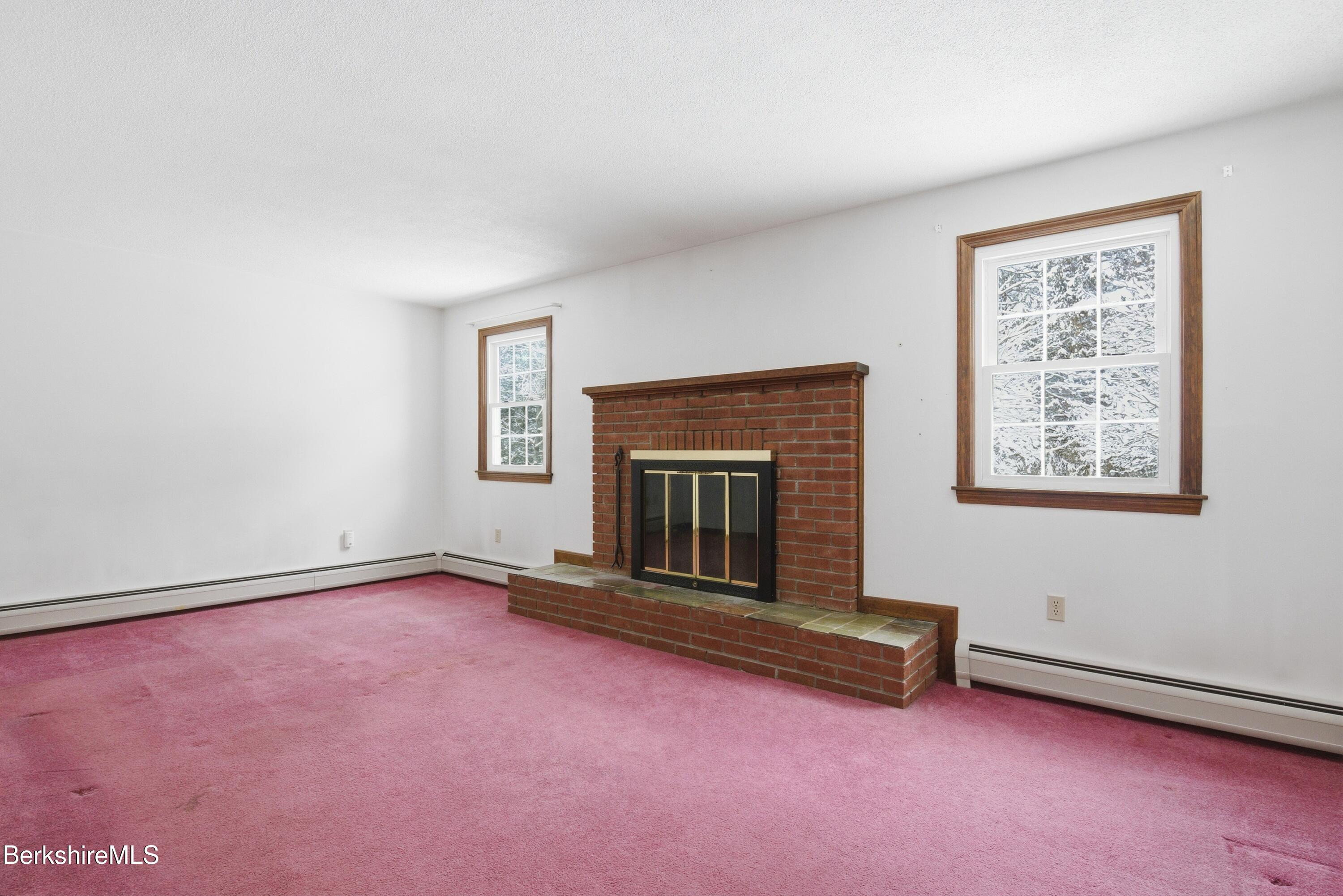 121 Kittredge Road Pittsfield, MA 01201 - Photo 18 of 38 an empty room with windows