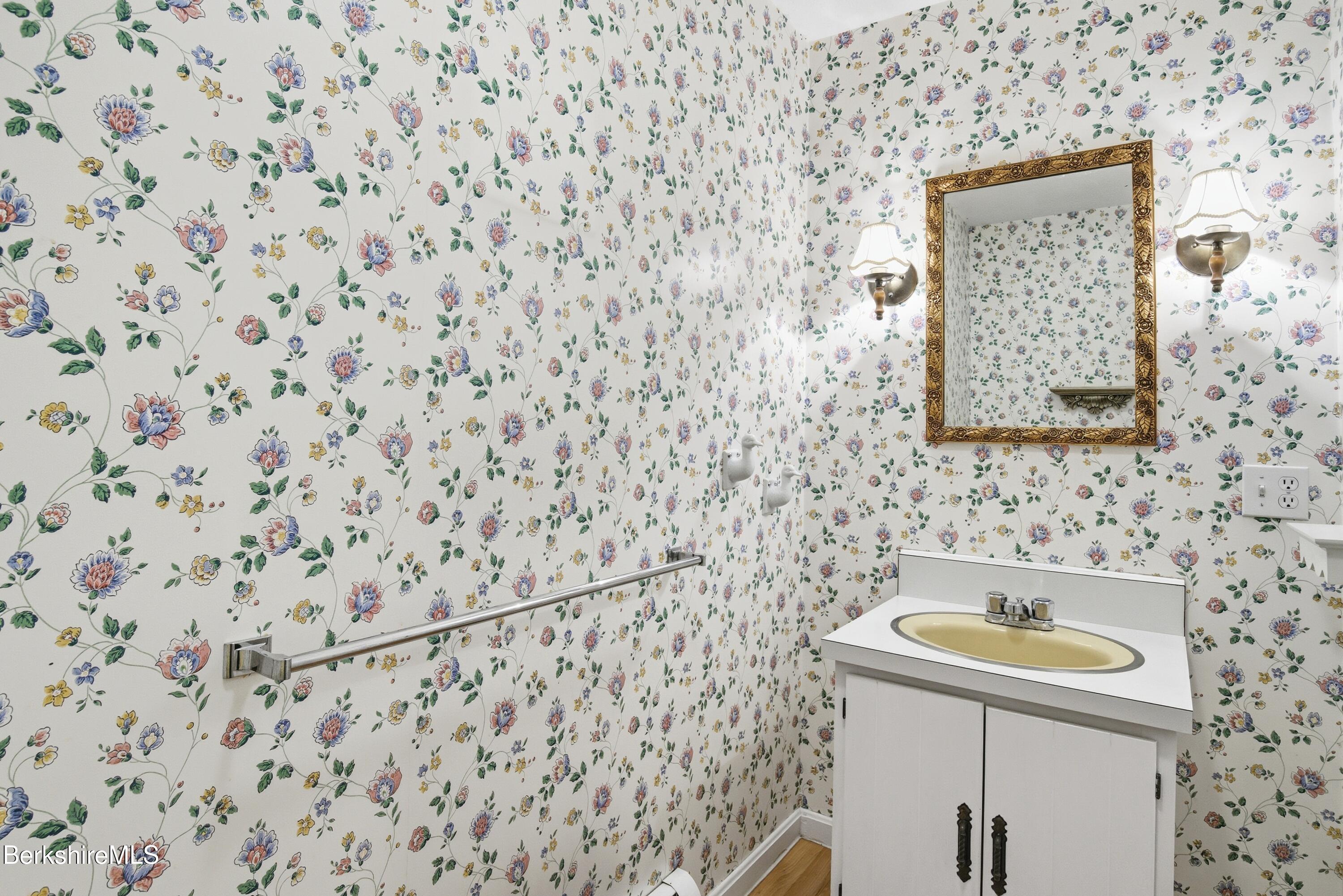 121 Kittredge Road Pittsfield, MA 01201 - Photo 20 of 38 a bathroom with a toilet and a sink