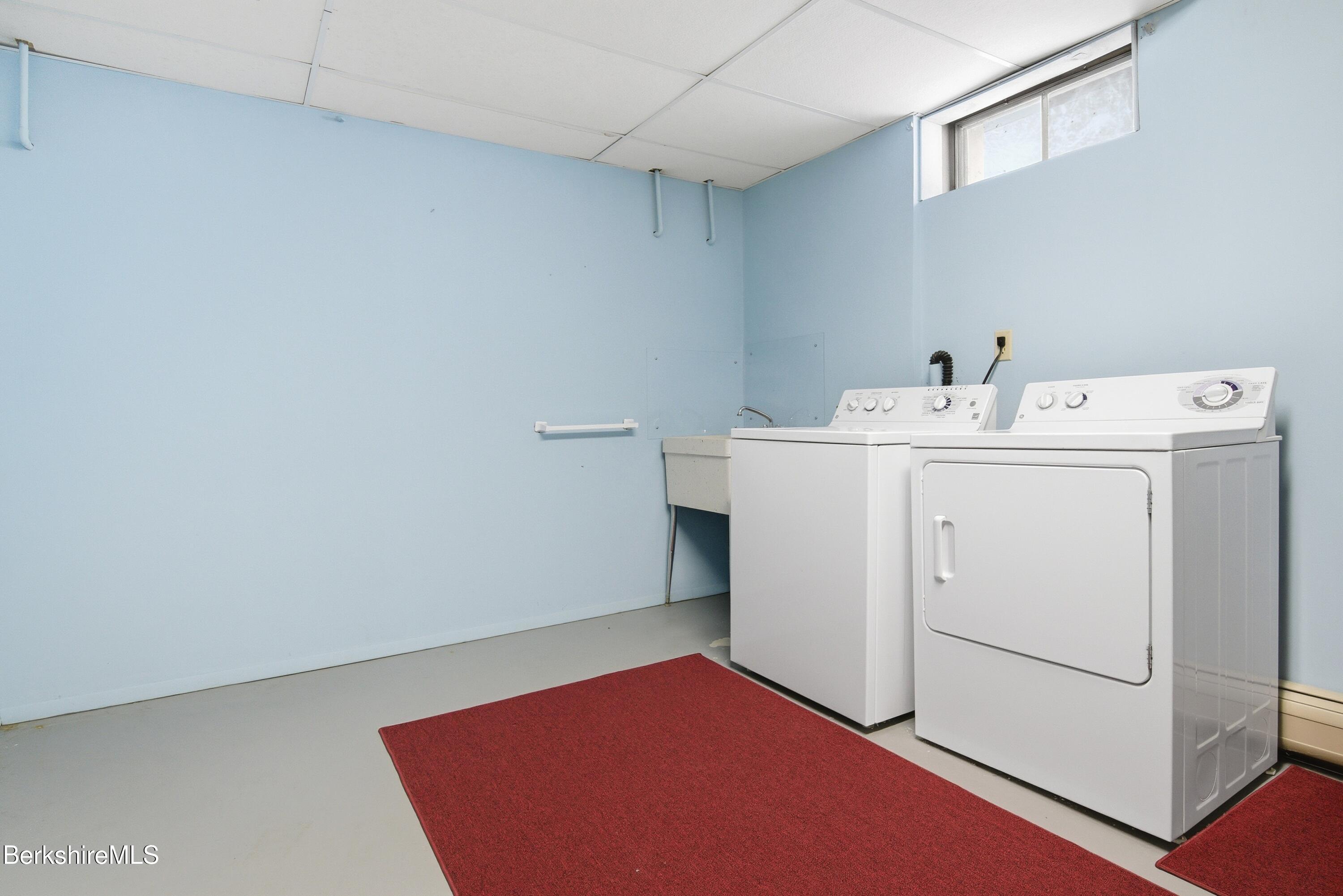 121 Kittredge Road Pittsfield, MA 01201 - Photo 37 of 38 a utility room with dryer and washer