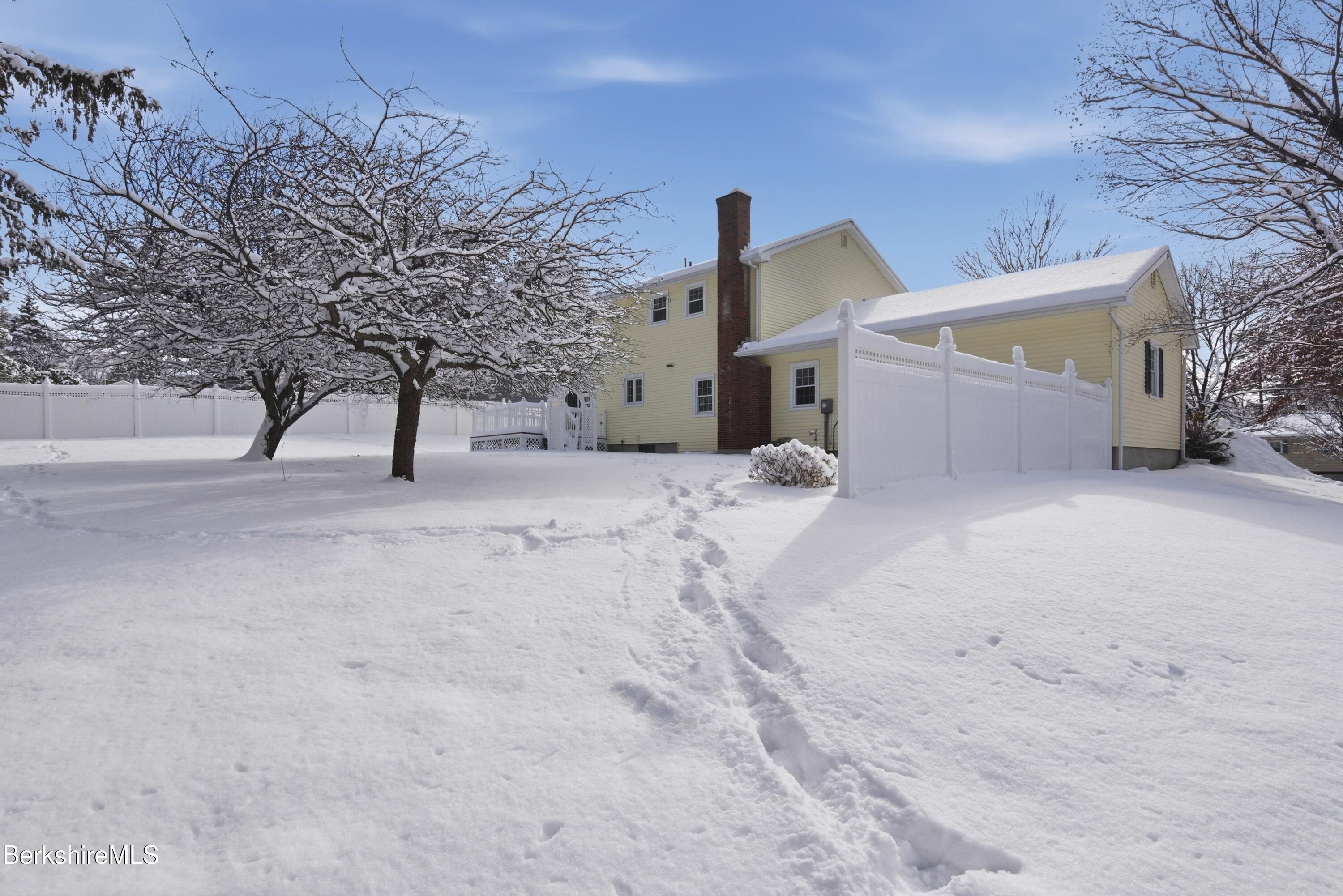 121 Kittredge Road Pittsfield, MA 01201 - Photo 4 of 48 JAN04026