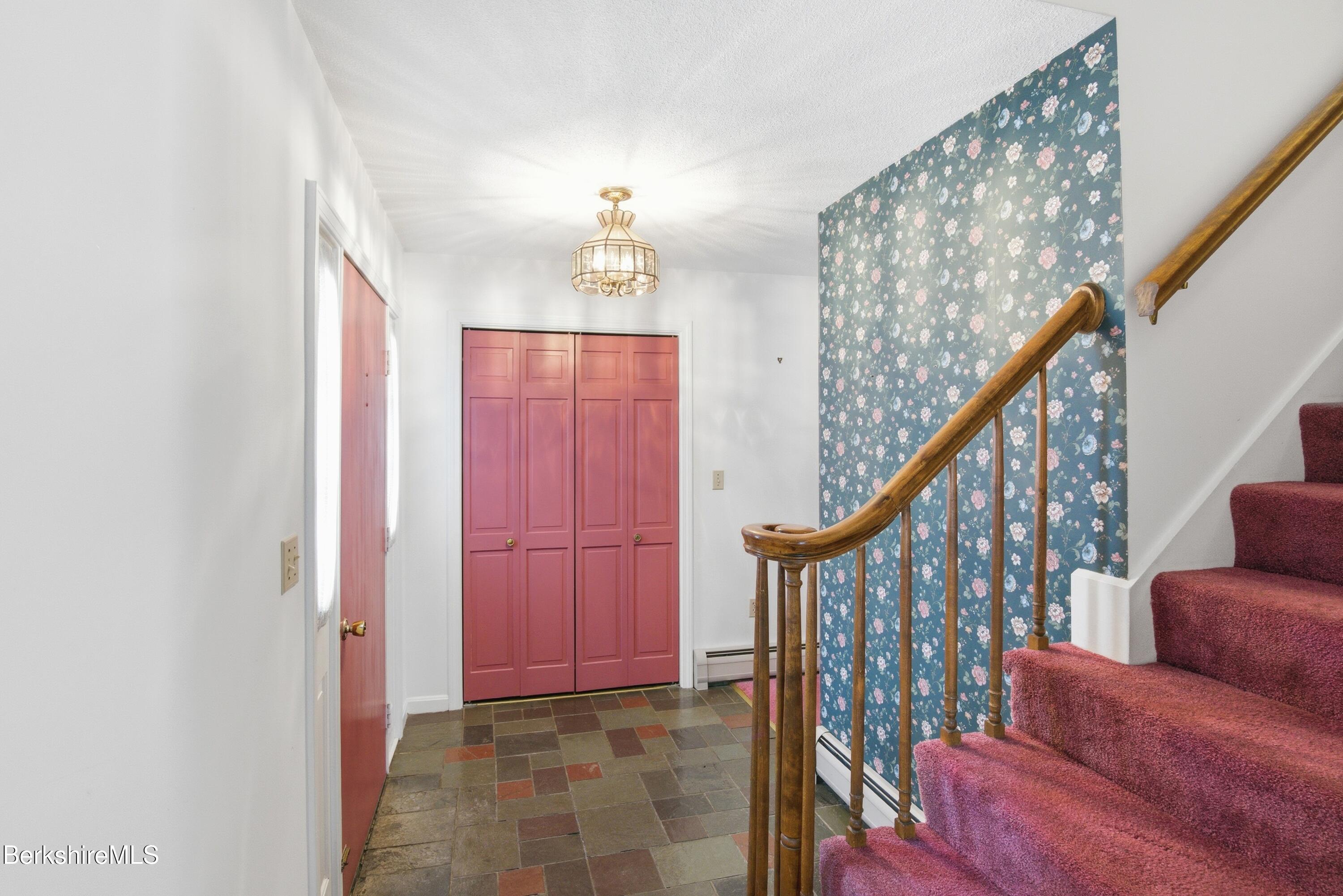 121 Kittredge Road Pittsfield, MA 01201 - Photo 6 of 48 JAN03755