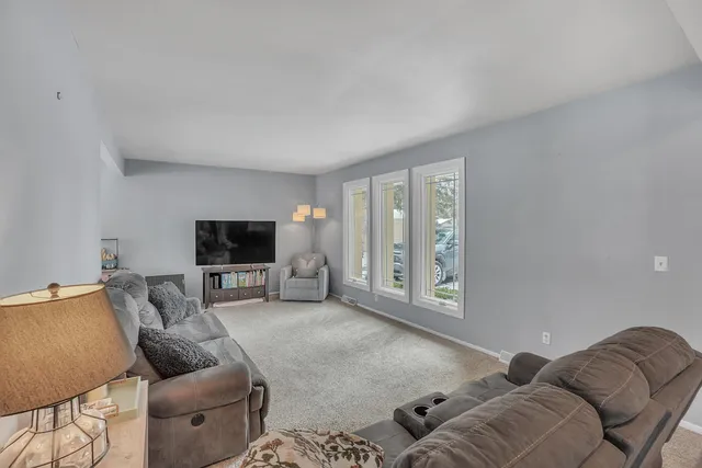 $419,900 | 502 Homesteaders Retreat, Eagle, WI 53119