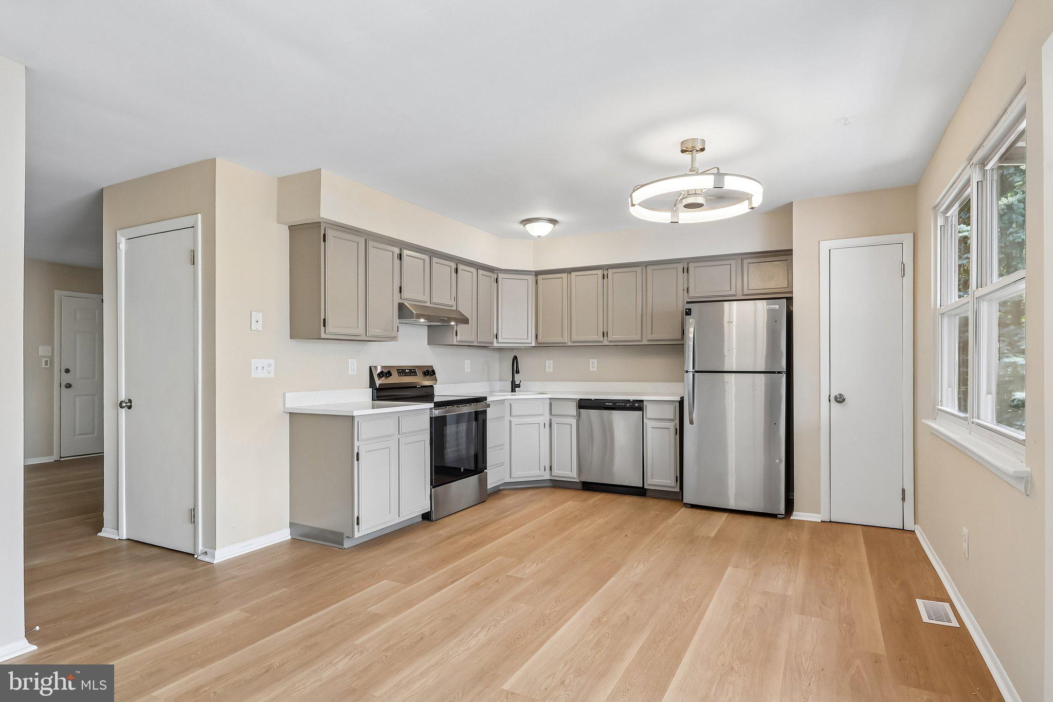 13 Evergreen Road Stowe, PA 19464 - Photo 13 of 44 Kitchen