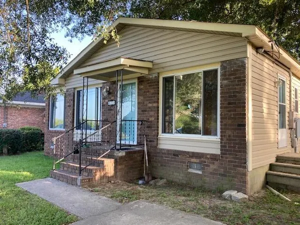 $2,700 | 811 Minnie Street, Charleston, SC 29407