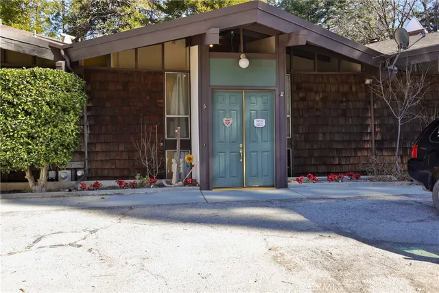 $289,000 | 872 Sierra Vista Drive, Unit 5, Twin Peaks, CA 92391