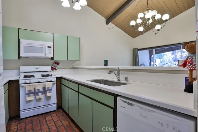 $289,000 | 872 Sierra Vista Drive, Unit 5, Twin Peaks, CA 92391