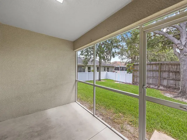 a view of a house with backyard and tree