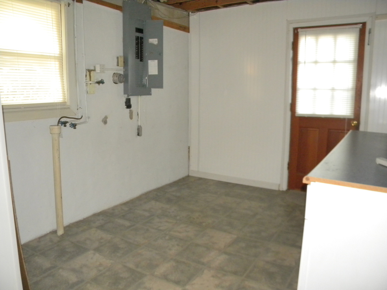 714 Mason Road Vinton, VA 24179 - Photo 12 of 16 Laundry Room
